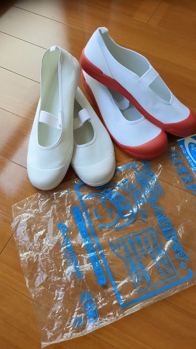 最終出品★上履きスクールシューズ27cm赤白2足セット☆赤は新品未使用品袋開封のみです★白は体育に1度使用☆清拭済&自宅保管分です