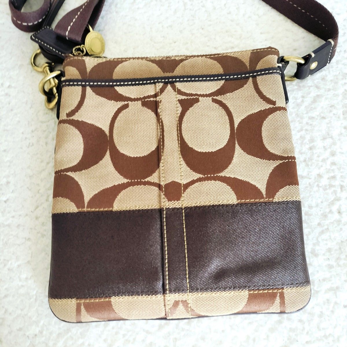 COACH コーチ ショルダーバッグ シグネチャー 斜め掛け 肩掛け キャメル 美品 COACH コーチ ショルダーバッグ 斜め掛け シグネチャー