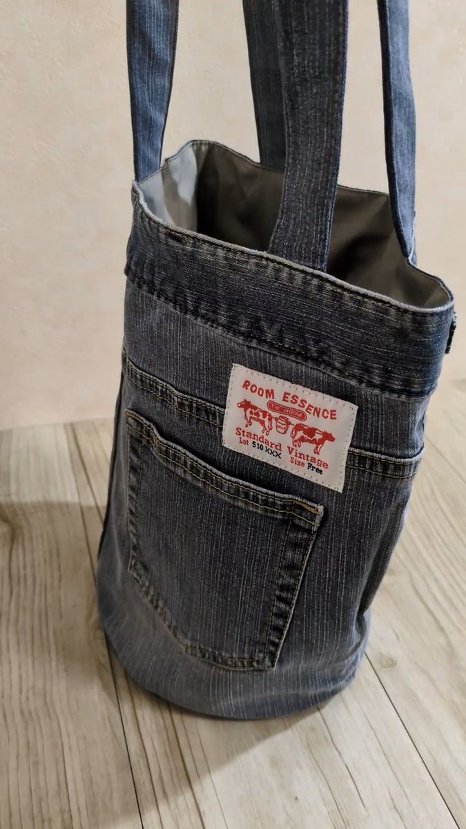 USEDデニムのバケツトート((ハンドメイド))★デニムリメイク★丸底バッグ デニムトート 肩がけバッグ