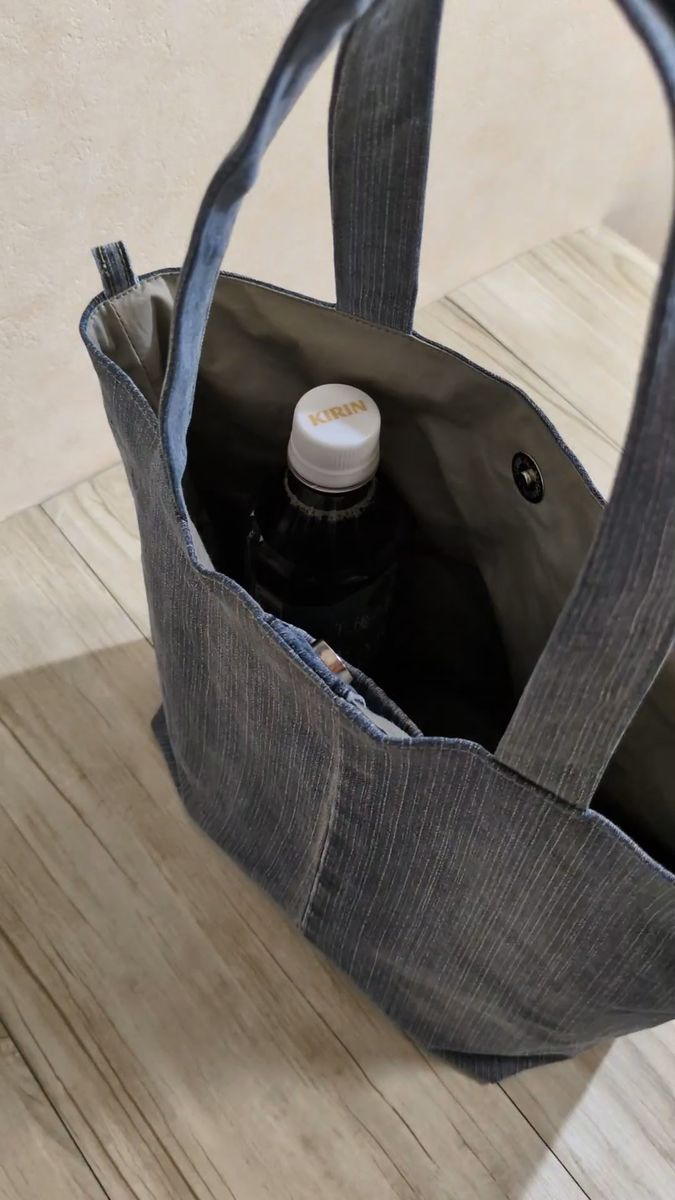 USEDデニムのリメイクバッグ((ハンドメイド))★デニムリメイク★手提げバッグ ショルダーストラップ対応