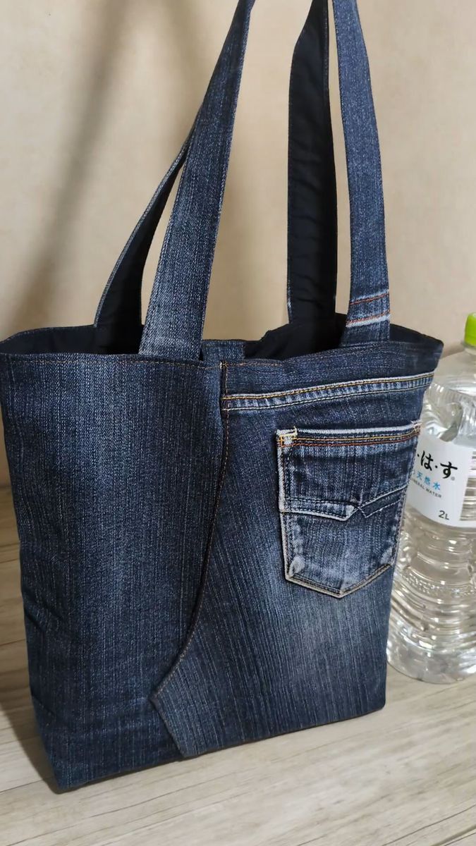 USEDデニムのリメイクバッグ((ハンドメイド))★デニムリメイク★肩がけバッグ、手提げバッグ ファスナーポケット付