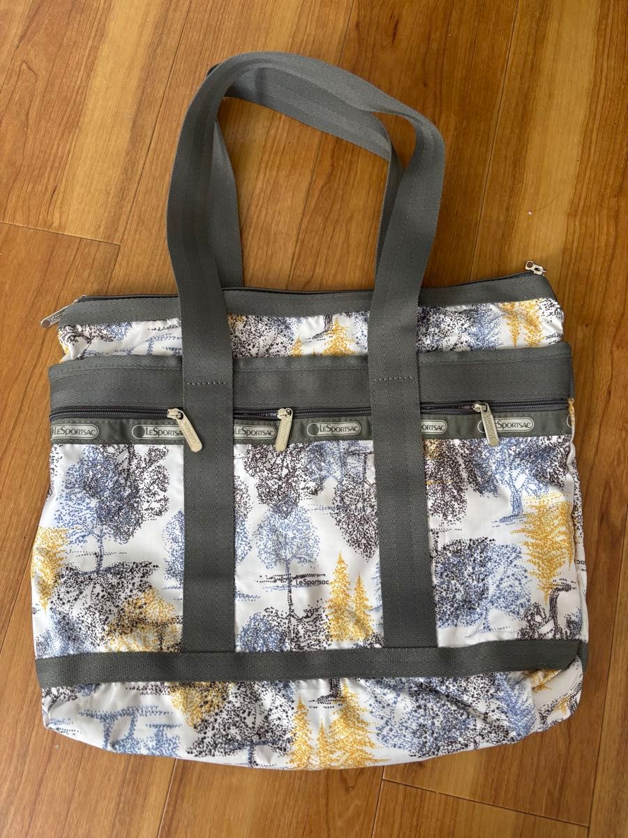 国内完売●LeSportsac●ボタニカル● Lサイズトートバッグ 新品未使用】LeSportsac トートバッグ 木の模様 ボタニカル