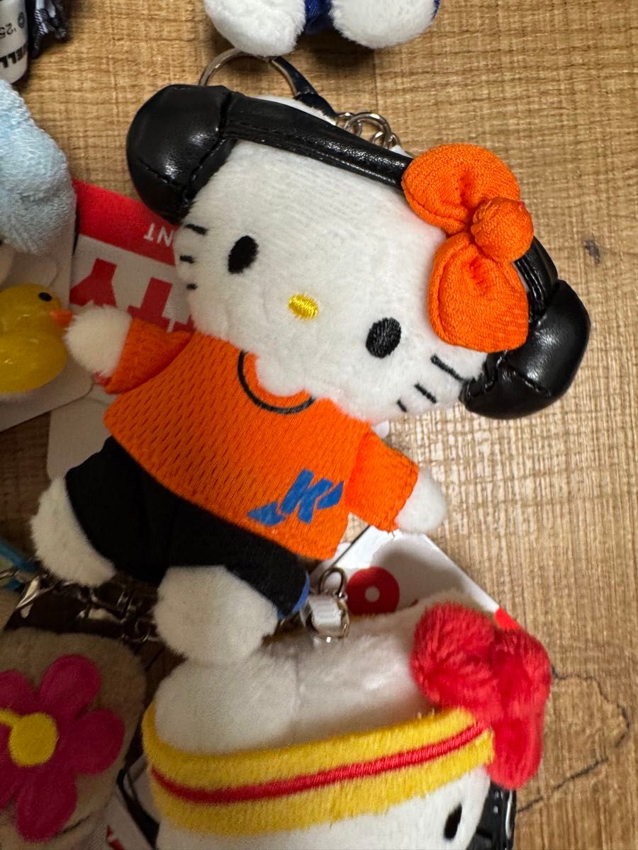 【新品】ME% × Hello Kitty 限定コラボ マスコット 全27種 新品・タグ付き】ME% × Hello Kitty コラボ ぬいぐるみ