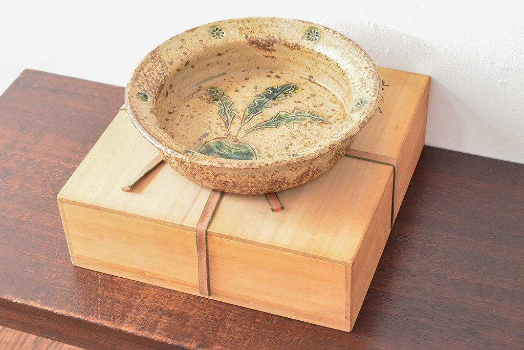 北大路魯山人作 織部焼 蟹文 平丸皿 共布 黒田陶々庵極め箱 SKBG 北大路魯山人作 織部焼 蟹文 平丸皿 共布 黒田陶々庵極め箱 SKBG