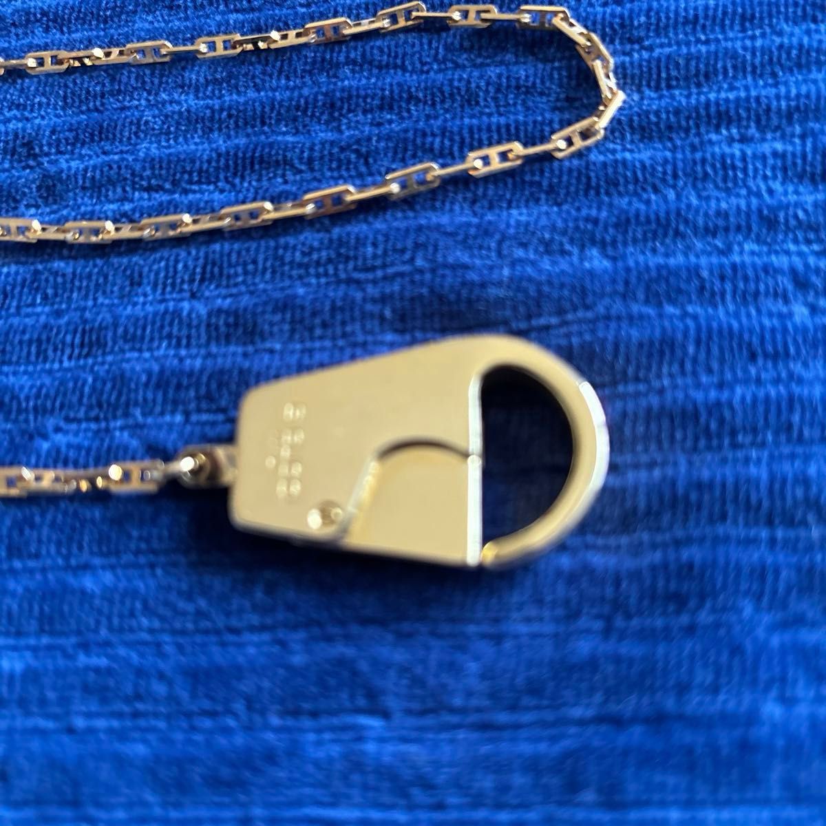 GUCCI グッチ ブランドロゴプレート ウォレットチェーン キーホルダー GUCCI グッチ ブランドロゴプレート ウォレットチェーン