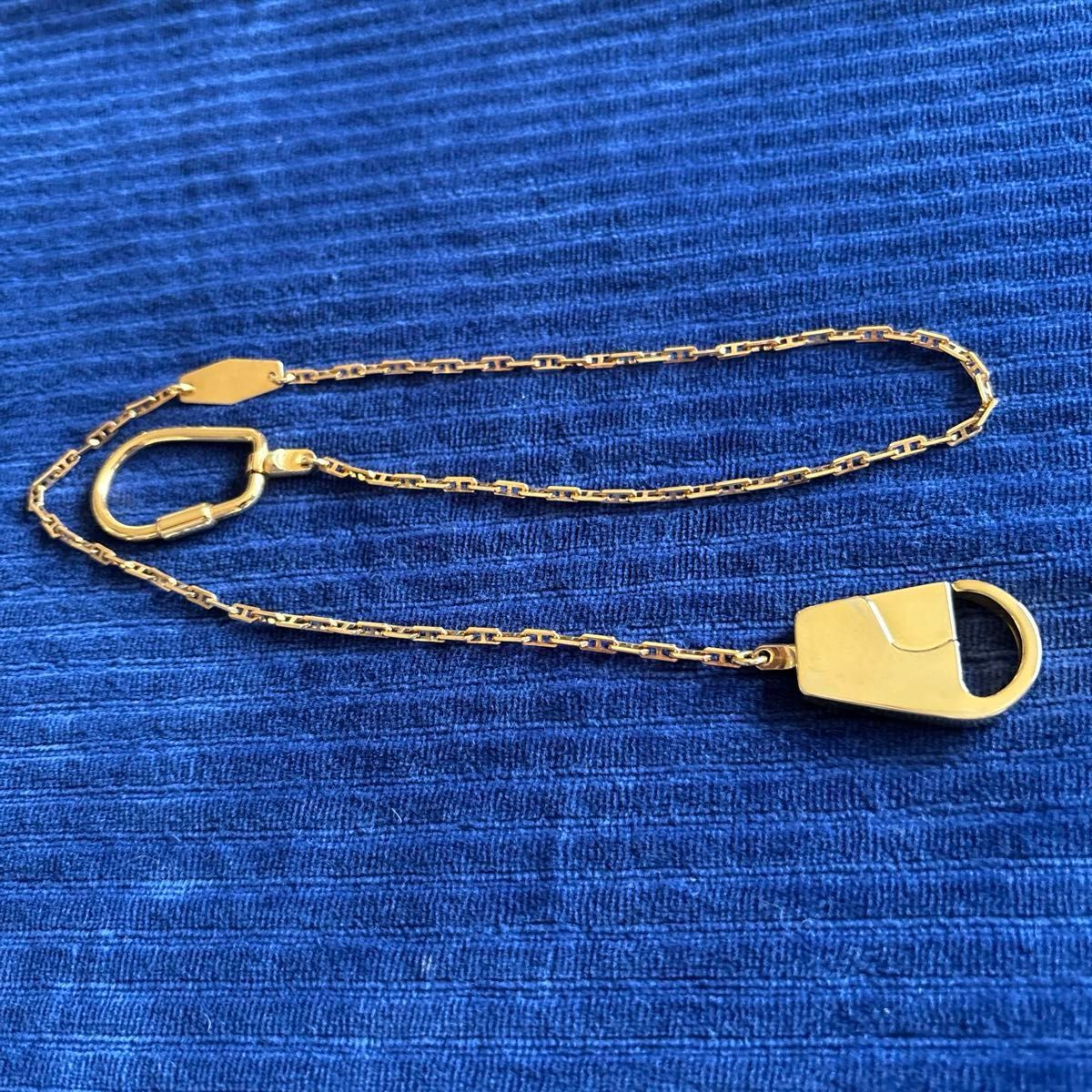 GUCCI グッチ ブランドロゴプレート ウォレットチェーン キーホルダー GUCCI グッチ ブランドロゴプレート ウォレットチェーン