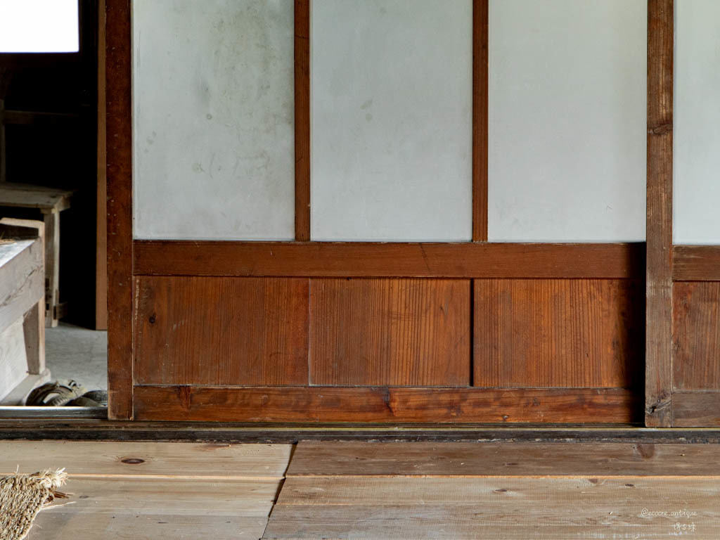[ old Japanese-style house. fittings ] small of the back board attaching change . eyes .. wooden . door 2 sheets clear glass abrasion glass / height 1763 width 870/ wooden fittings sliding door / antique old fittings profit old .