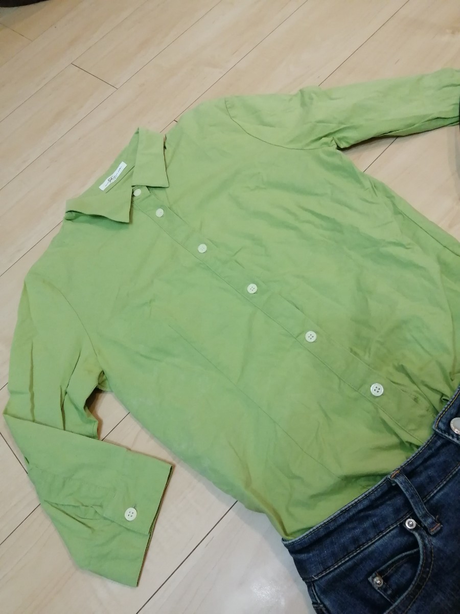 ピスタチオグリーンの七分袖シャツ