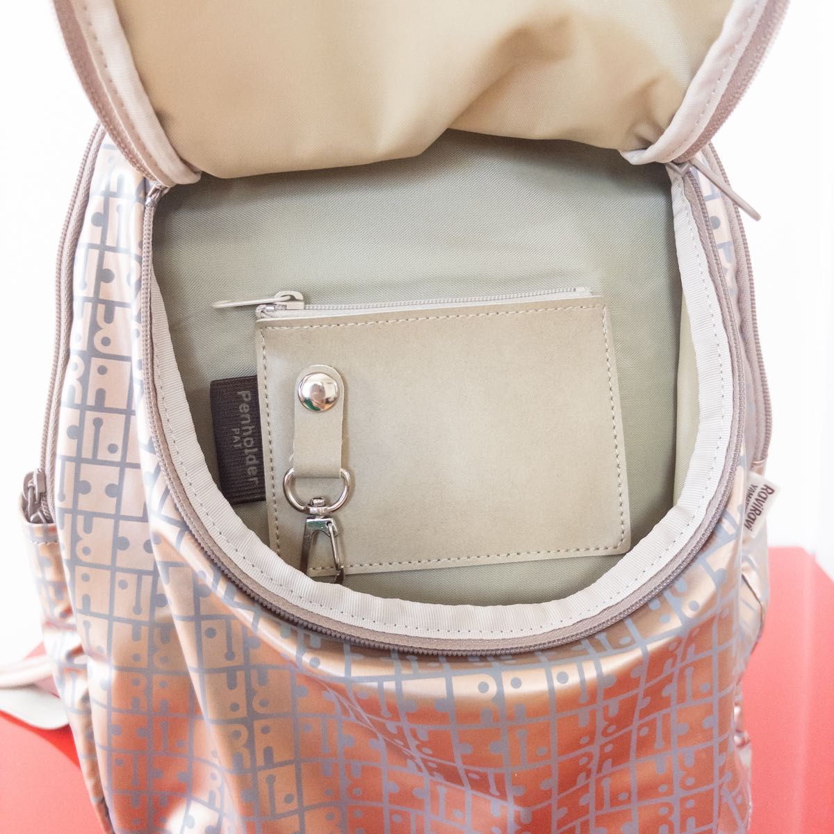 【美品】YAMATOYA RaviRavi リュック ピンクゴールド 美品】 ヤマトヤ ラビラビ リュック ピンクゴールド RaviRavi