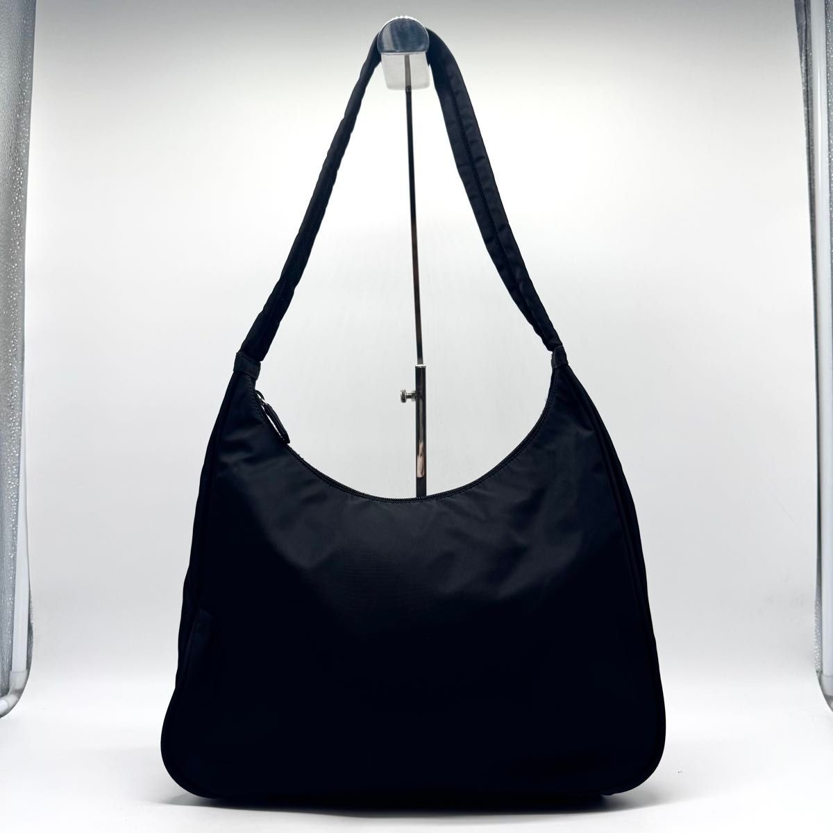 【完売必至】プラダ ハーフムーン 2Way仕様のナイロンショルダー 極上美品・使用感少ない】PRADA プラダ ワンショルダーバッグ