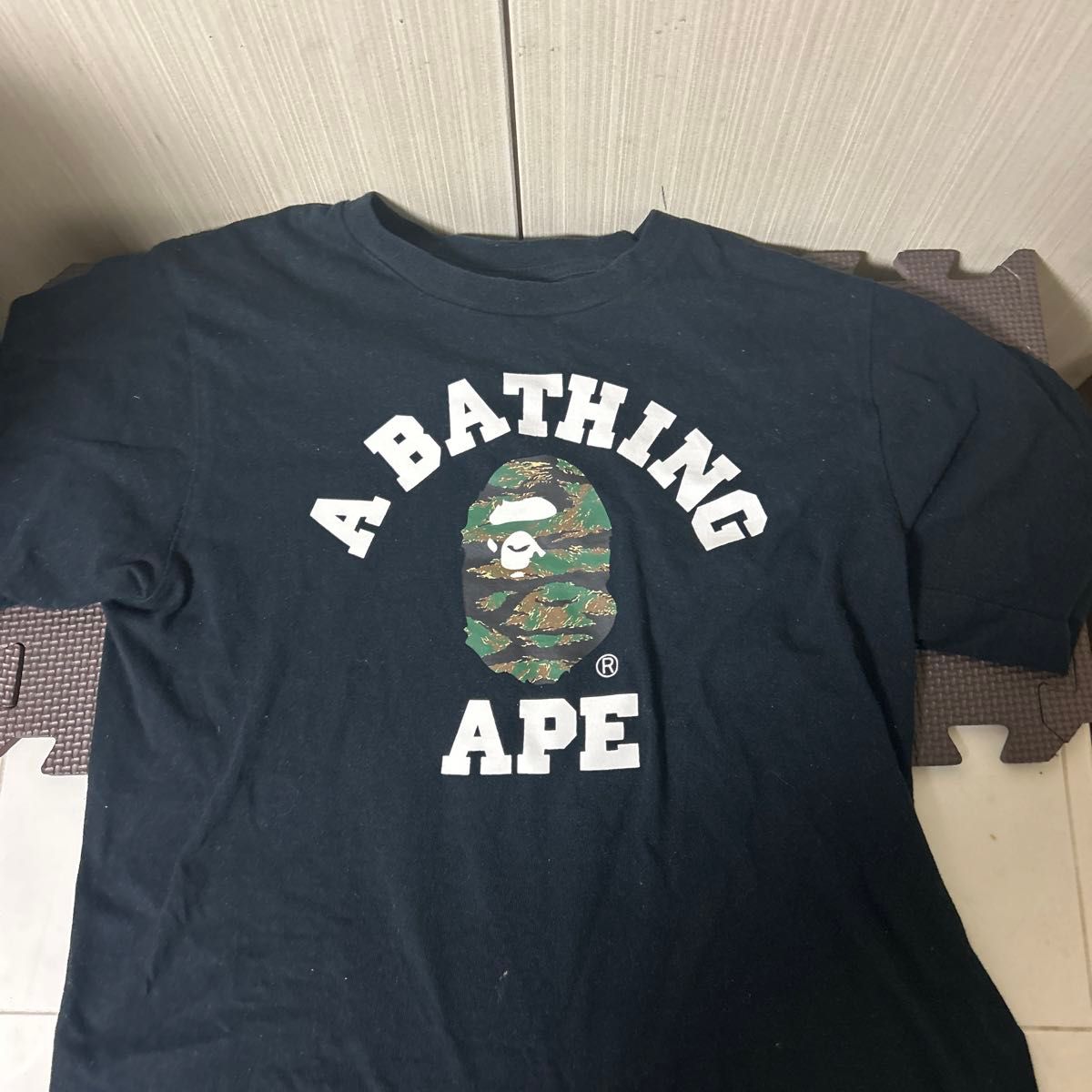 A BATHING APE 関税込ロゴTシャツ(カモ柄バックプリント) A BATHING APE Tシャツ カモプリント|Yahoo!フリマ(旧PayPay