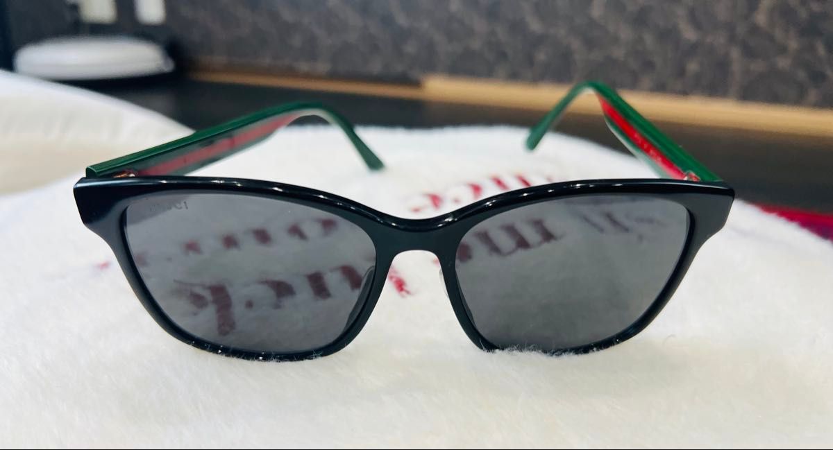 GUCCIブラック ラウンド型サングラス グラデーションレンズ GUCCIブラック ラウンド型サングラス グラデーションレンズ
