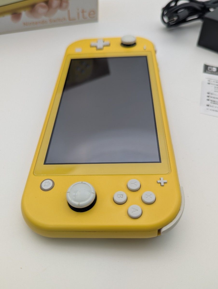 Nintendo Switch Lite イエロー 充電器欠品 専用ポーチ付き Nintendo Switch Lite イエロー 充電器欠品 専用ポーチ付き