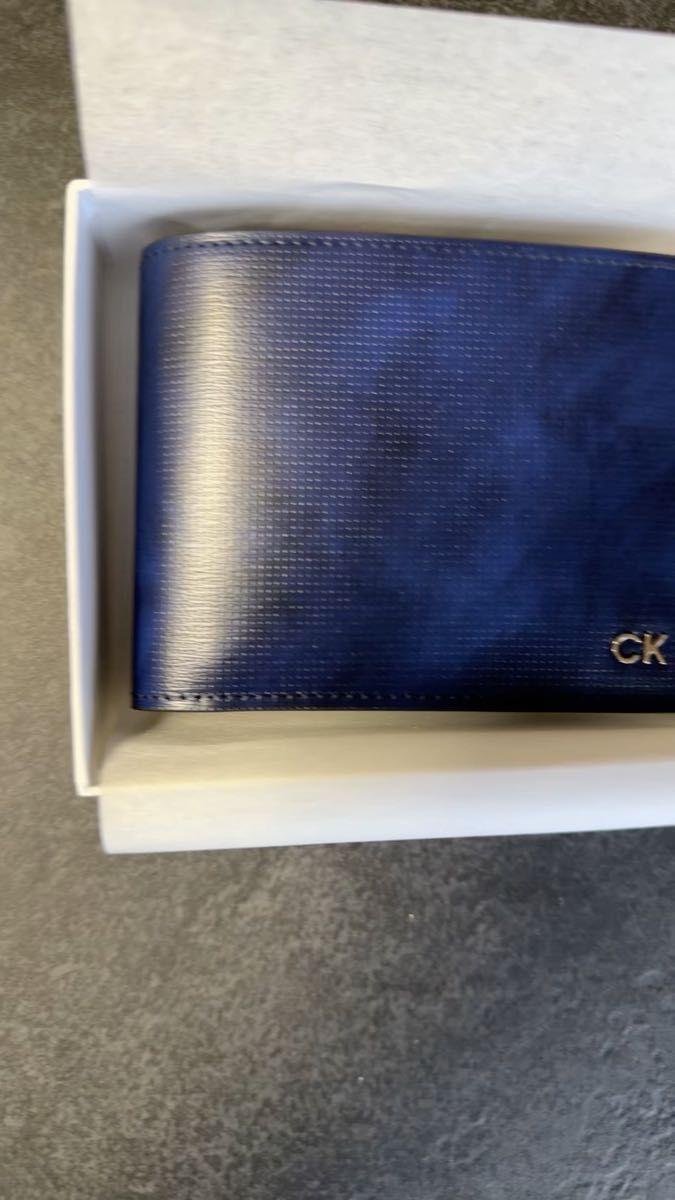 ck Calvin Klein 二つ折り財布 ネイビー【新品未使用】カルバンクライン グラデーション 紺 青 8 レザー