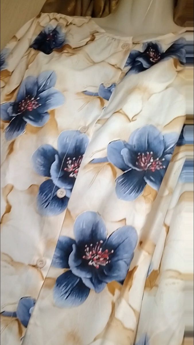 2点セット新品未使用①ブルー花柄ブラウス ラウンド 長袖パフスリーブ &中古美品②シフォン花柄チュニック半袖