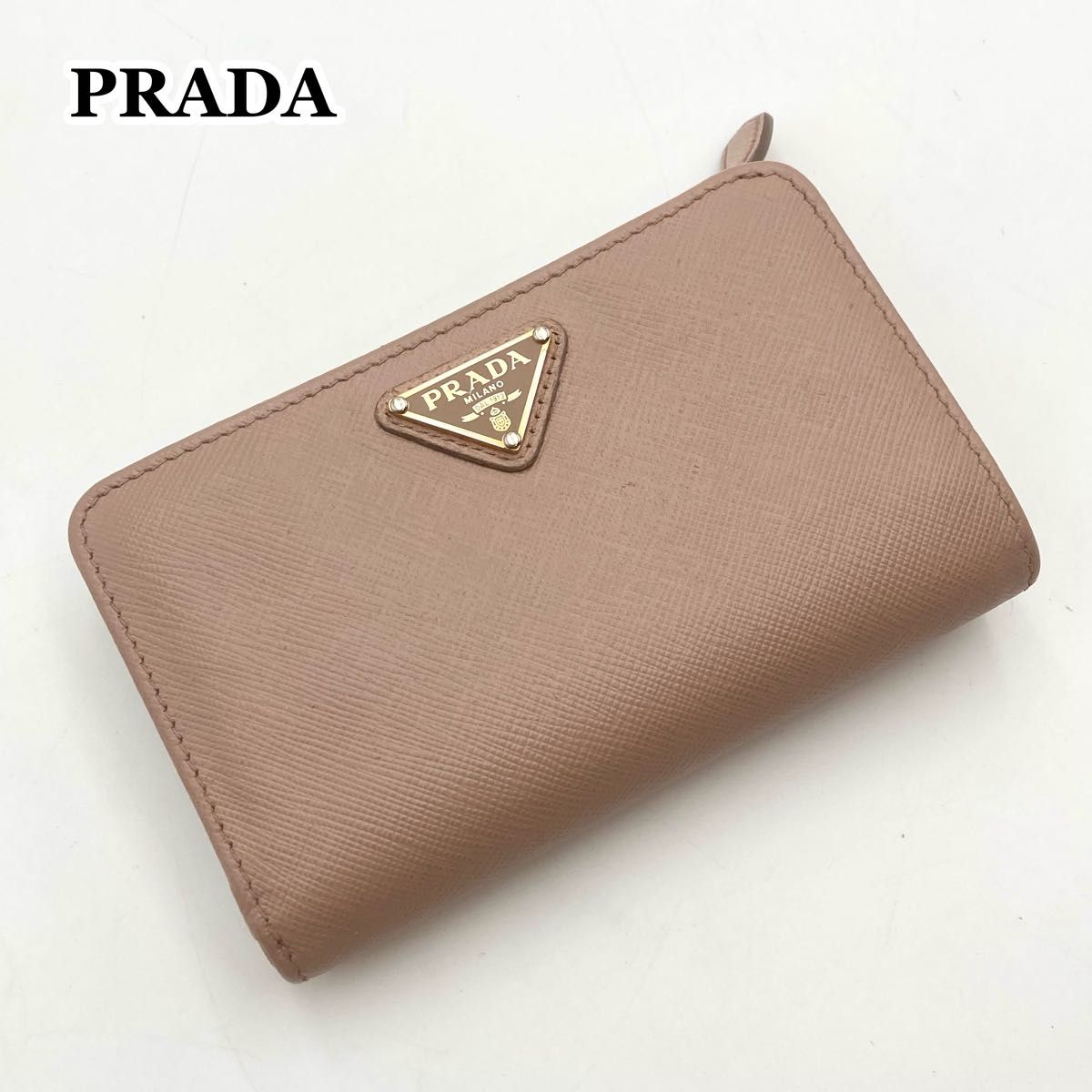 PRADA カーフレザー 二つ折り財布 三角ロゴ ベージュ 近年モデル【美品】PRADA プラダ 二つ折り財布 ウォレット