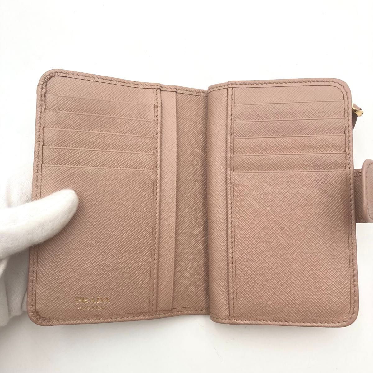 最終価格 美品 PRADA プラダ 二つ折り 財布 桃色 ベージュ 箱 近年モデル【美品】PRADA プラダ 二つ折り財布 ウォレット