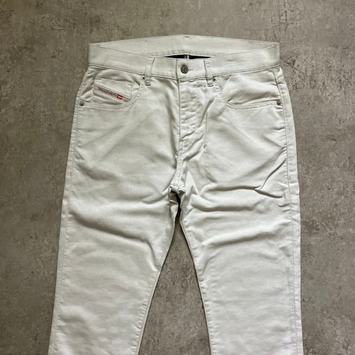 DIESEL D-STRUKT 09F26 ストレッチ ホワイト デニム DIESEL D-STRUKT-Z-NE JOGG W30 069ZZ ディーゼルジョグジーンズ