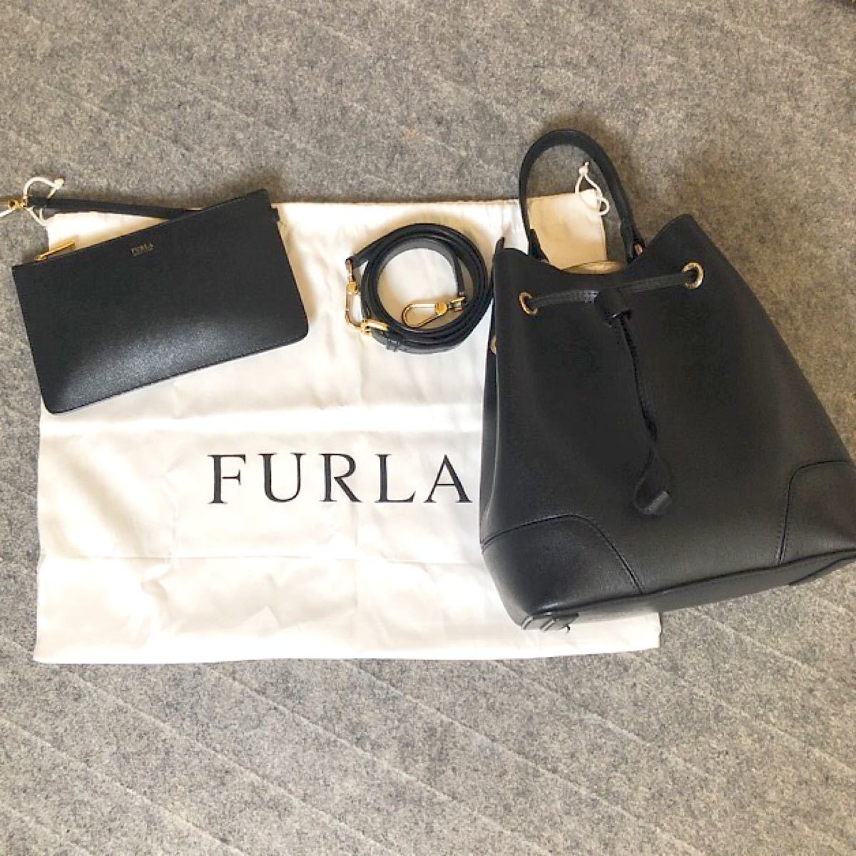 最終値下げ価格9500円  FURLA ショルダー