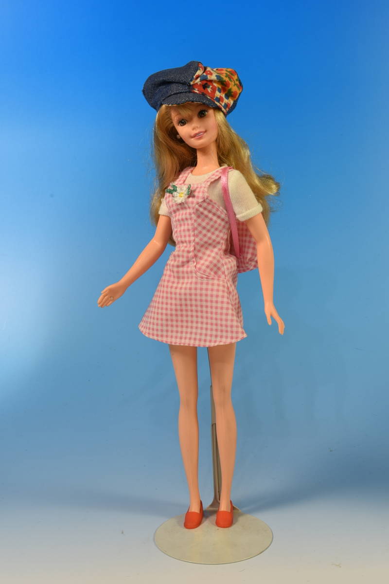 Barbie人形　「詳細不明 Barbie」(78) 元箱無し・スタンド付き_画像1