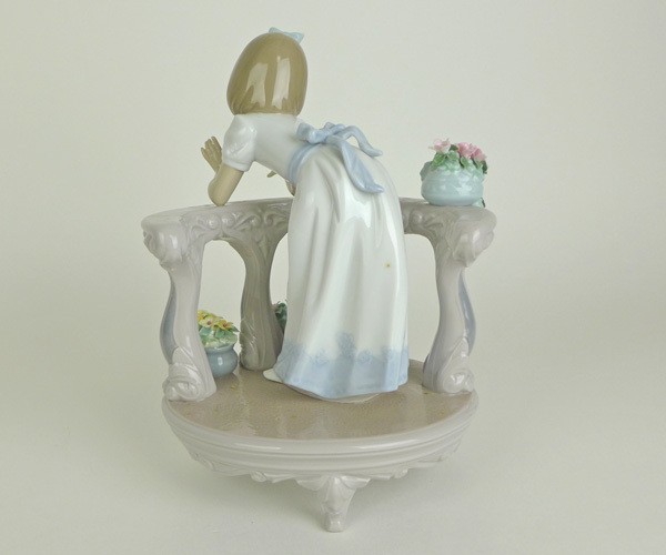 公式ショップ】 リヤドロ LLADRO 人形 平和の花かご 01006579