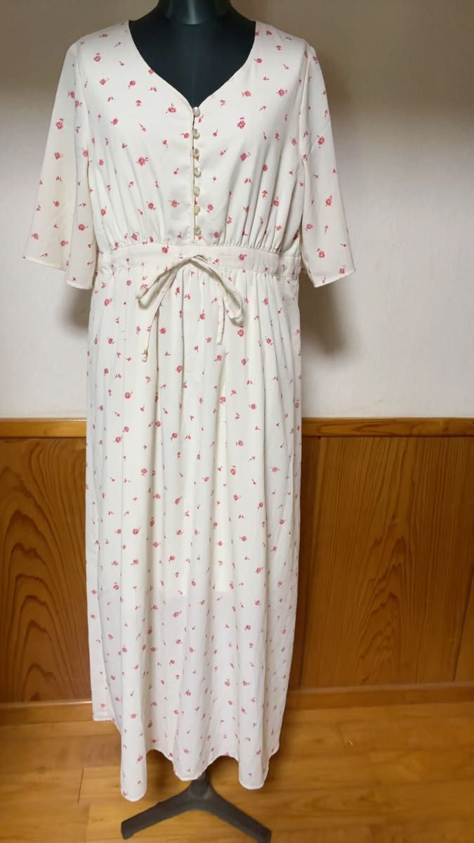 美品 女子力アップ小花柄 裏地付ロングワンピース レディース 身幅50センチ伸縮性あり