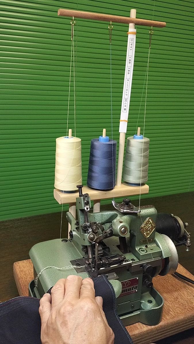 ⑪【基本動作確認済・要調整】★60年近く前の【比較的美品】緑色の工業用オーバーロックミシンヤマトDC−1H+モーターDY‐151C