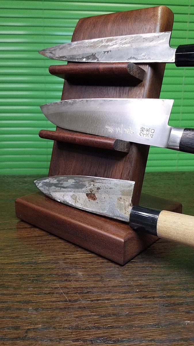 ウ1【組立式】比重1超の堅木1470g磁石吸着式ウリン材製展示用ナイフスタンド包丁スタンド3本用