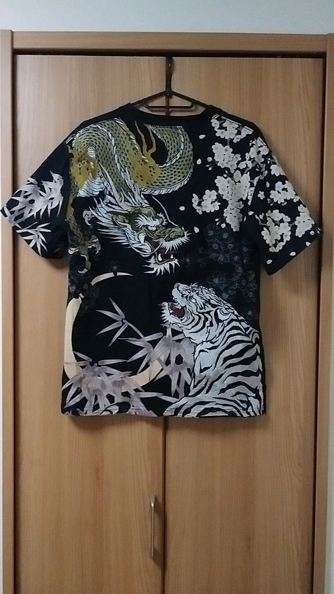 【美品】華鳥風月(かちょうふうげつ) 龍・虎・桜 刺繍 和柄 半袖Tシャツ Lサイズ