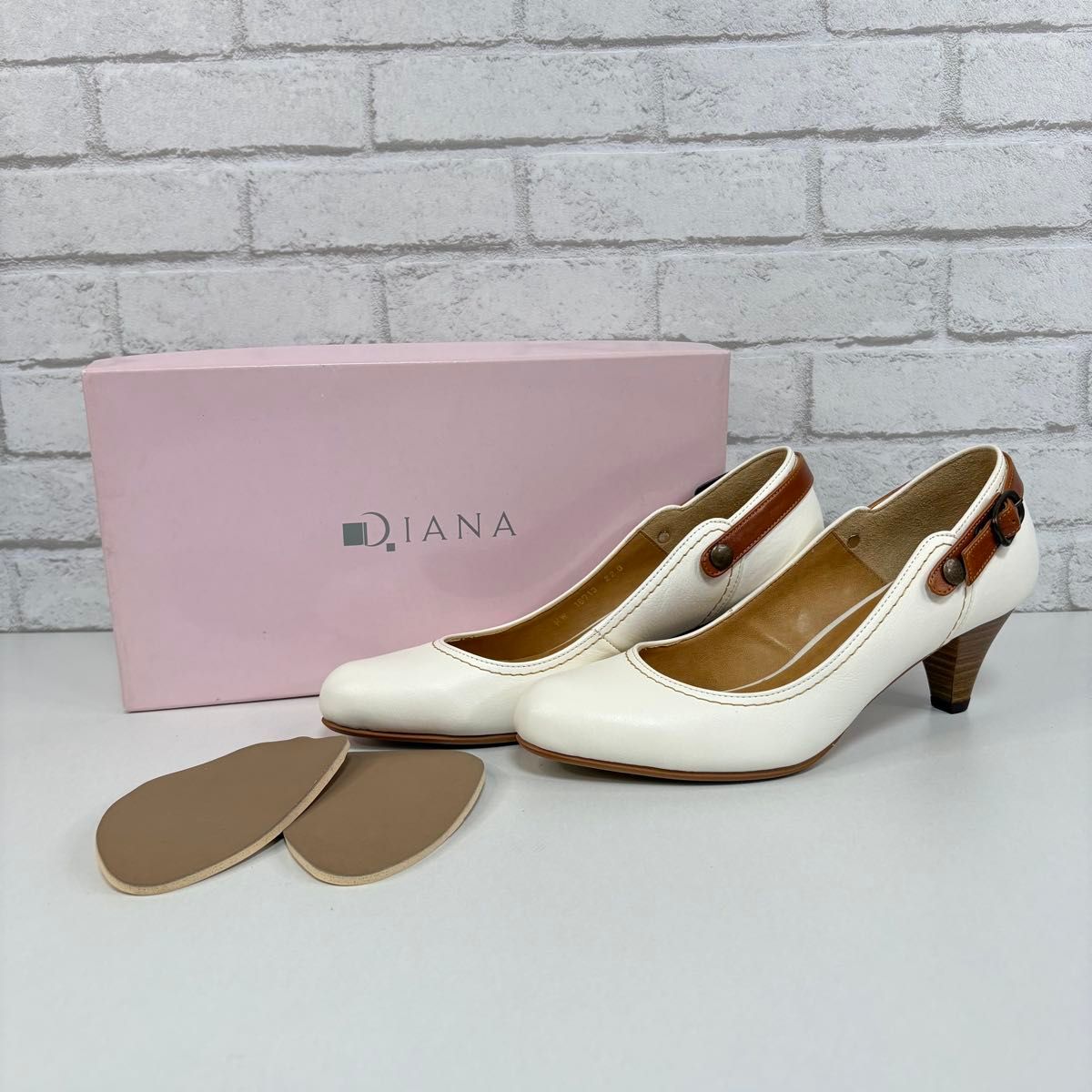 DIANAダイアナ✨ほぼ未使用 フラットパンプス レザー ホワイト系 22cm 未使用・箱付き】DIANA ダイアナ パンプス 22cm ホワイト