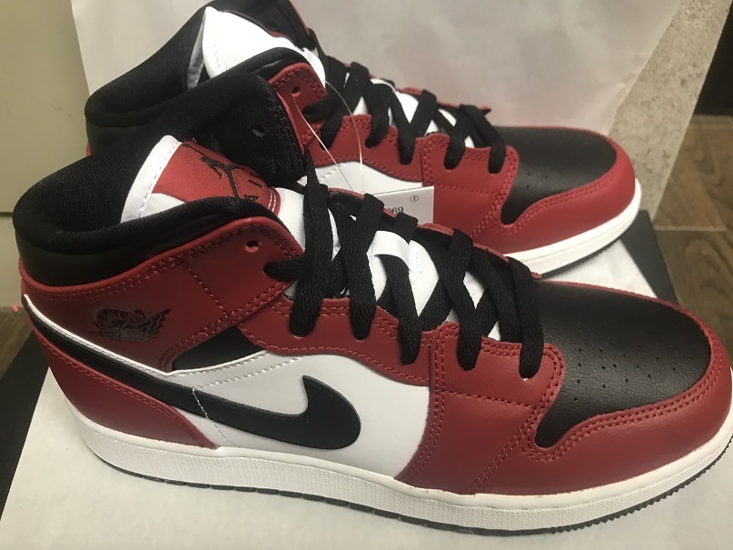 国内正規品■サイズ6Y (24cm)■新品 本物■NIKE AIR JORDAN 1 MID GS ナイキ エアジョーダン1ミッド JORDAN1 AJ1 CHICAGOシカゴ554725 069_画像2