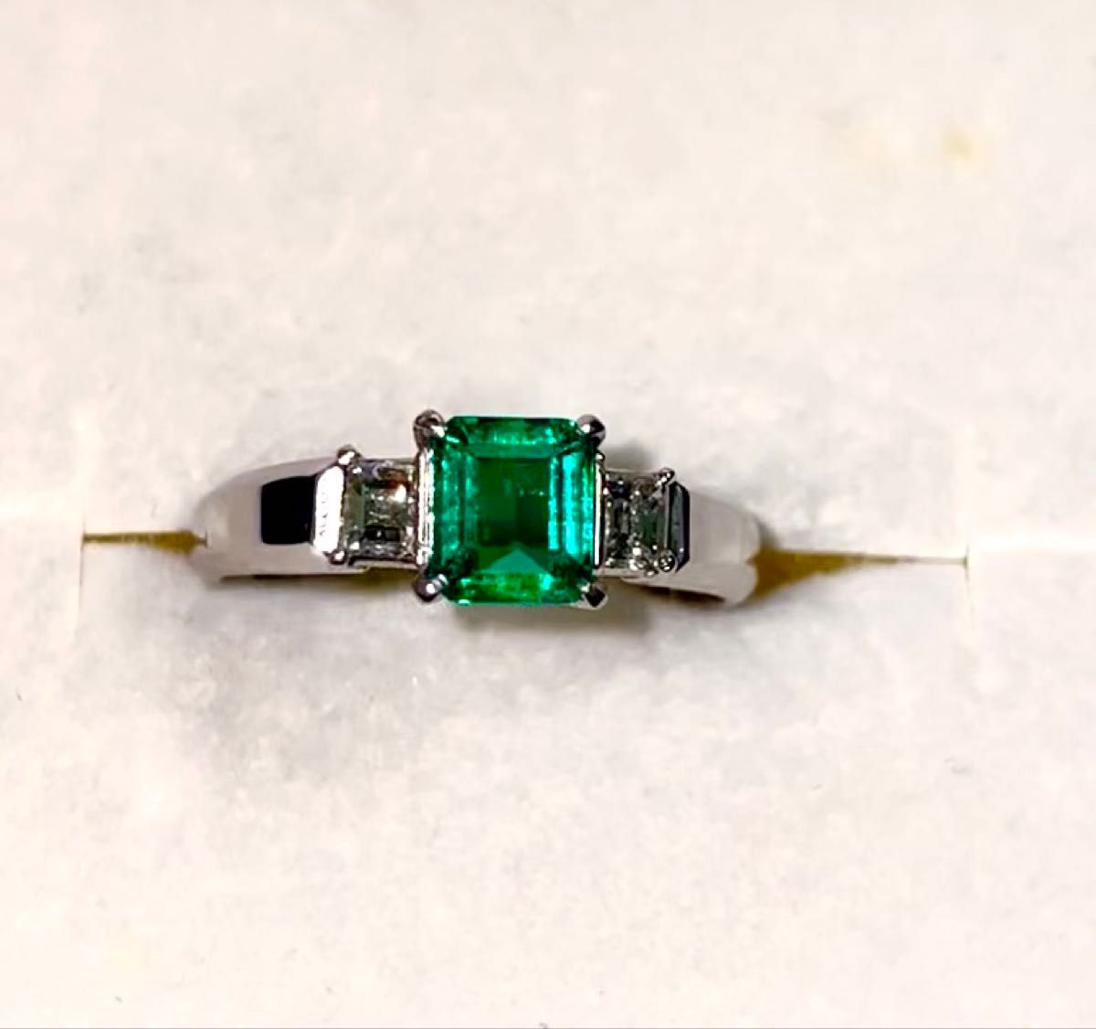 ☆Pt900 エメラルド0.65ct&ダイヤ0.26ct付きリング 14.5号☆