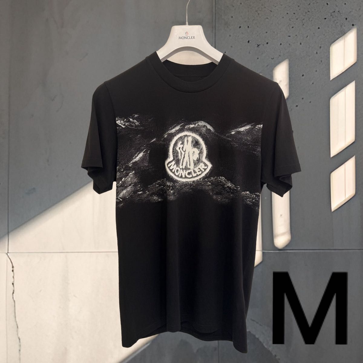 【関税込み】Moncler ブラック クルーネックTシャツ 新品 MONCLER Tシャツ 半袖Tシャツ ブラック クルーネック 半袖