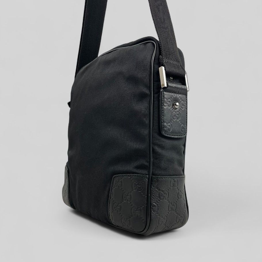 美品 グッチ ショルダーバッグ メッセンジャー シマレザー GG柄 A4 黒 GUCCI 男女兼用 グッチシマレザーxナイロン GG柄 ショルダー