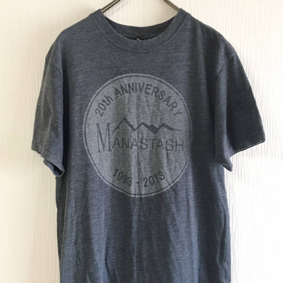 【 Manastash 】20周年Ｔ Manastash マナスタッシュプリント ビックロゴTシャツ Ｍサイズ グレー_画像1