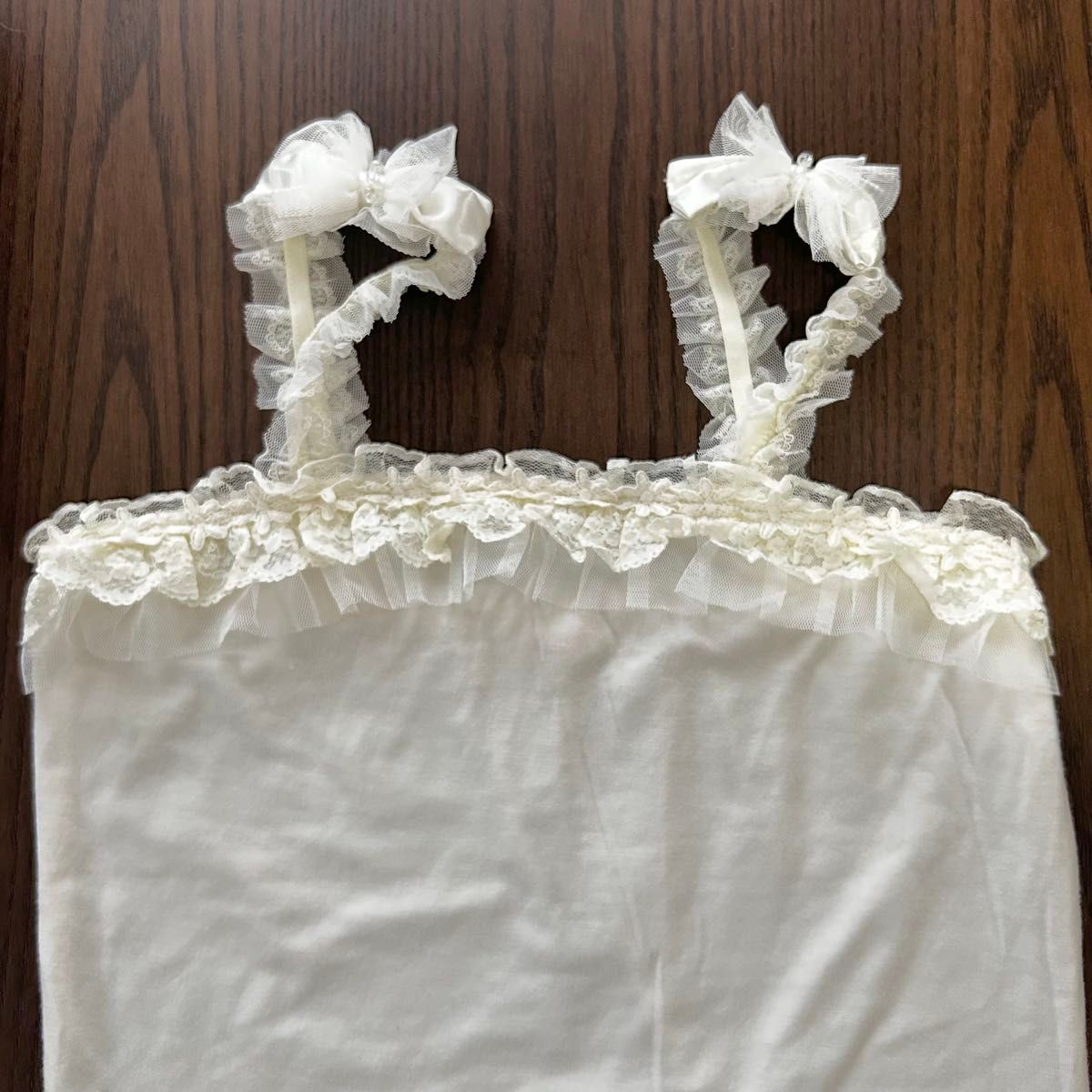 新品!LIZ LISAホワイトレースキャミソール 希少 LIZ LISA リズリサ 肩リボン キャミソール レース フリル