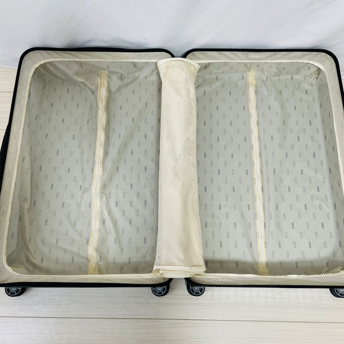 GW特価 美品 RIMOWA リモワ サルサ 4輪 シルバー キャリー TSA 美品 リモワ サルサエアー 104L 4輪 アイスブルー 大容量 TSA