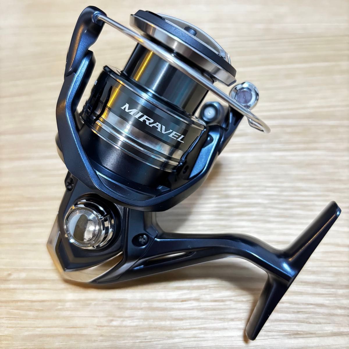 シマノ ミラベル2500S 【新品】ゴメクサクリールスタンド付き シマノ ミラベル2500S 【新品】ゴメクサクリールスタンド付き