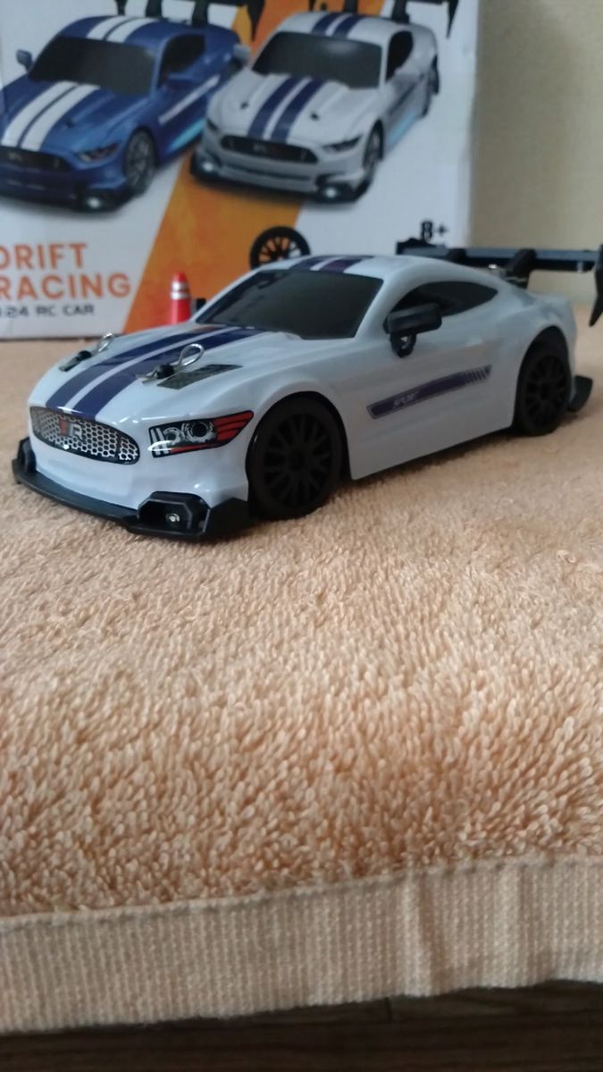 ドリフトラジコン 4WD 1:24