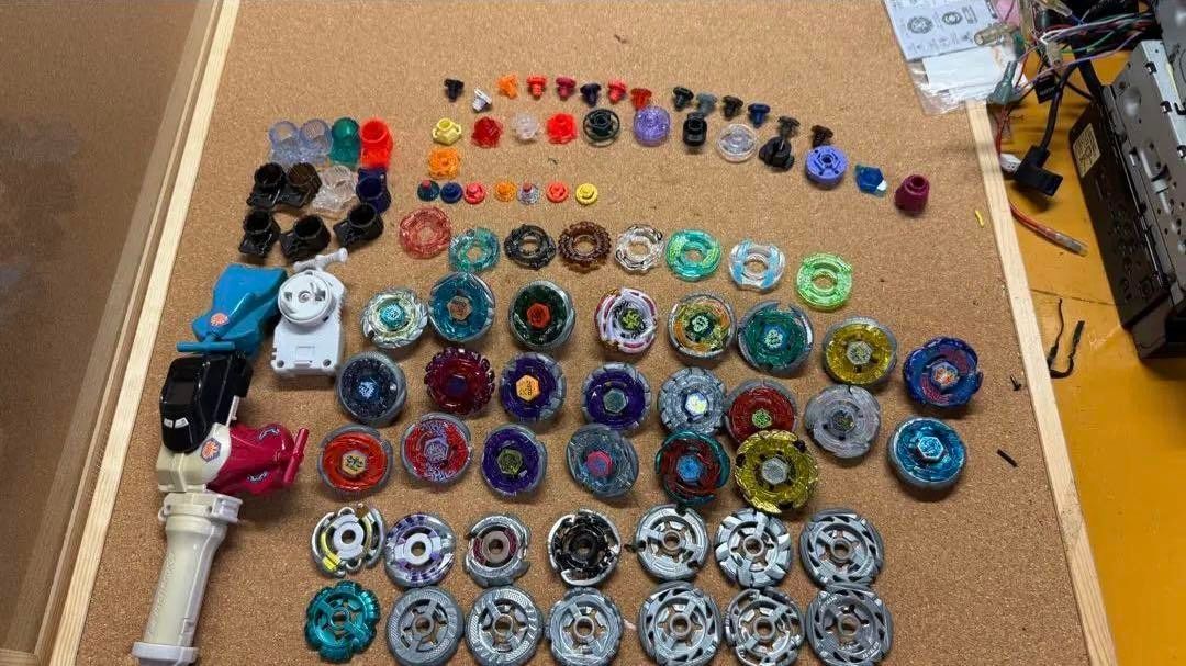ベイブレードセット 多色多数 ジャンク部品取り ベイブレードセット 多色多数 ジャンク部品取り|Yahoo!フリマ