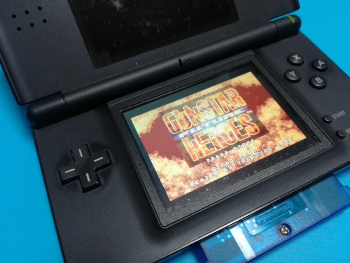 ニンテンドーDS Lite 本体 ＆ ガンスターフューチャーヒーローズ　海外版