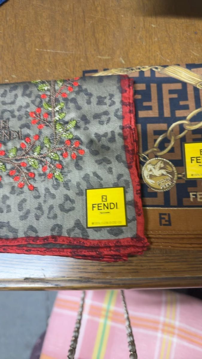 FENDI ハンカチ レオパード柄 刺繍入り 綿100% 4点セット