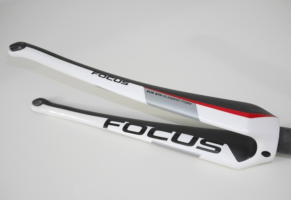 Yahoo!オークション - 新品 49 000円 FOCUS 3T ELEMENTフル Yahoo!オークション - 新品 49 000円 FOCUS 3T ELEMENTフル