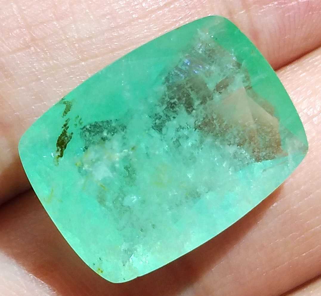 超巨大 天然エメラルド 17.129ct 鑑別書付き ルース 緑柱石 jewelry emerald ベリル ジュエリー 裸石 宝石 _画像6