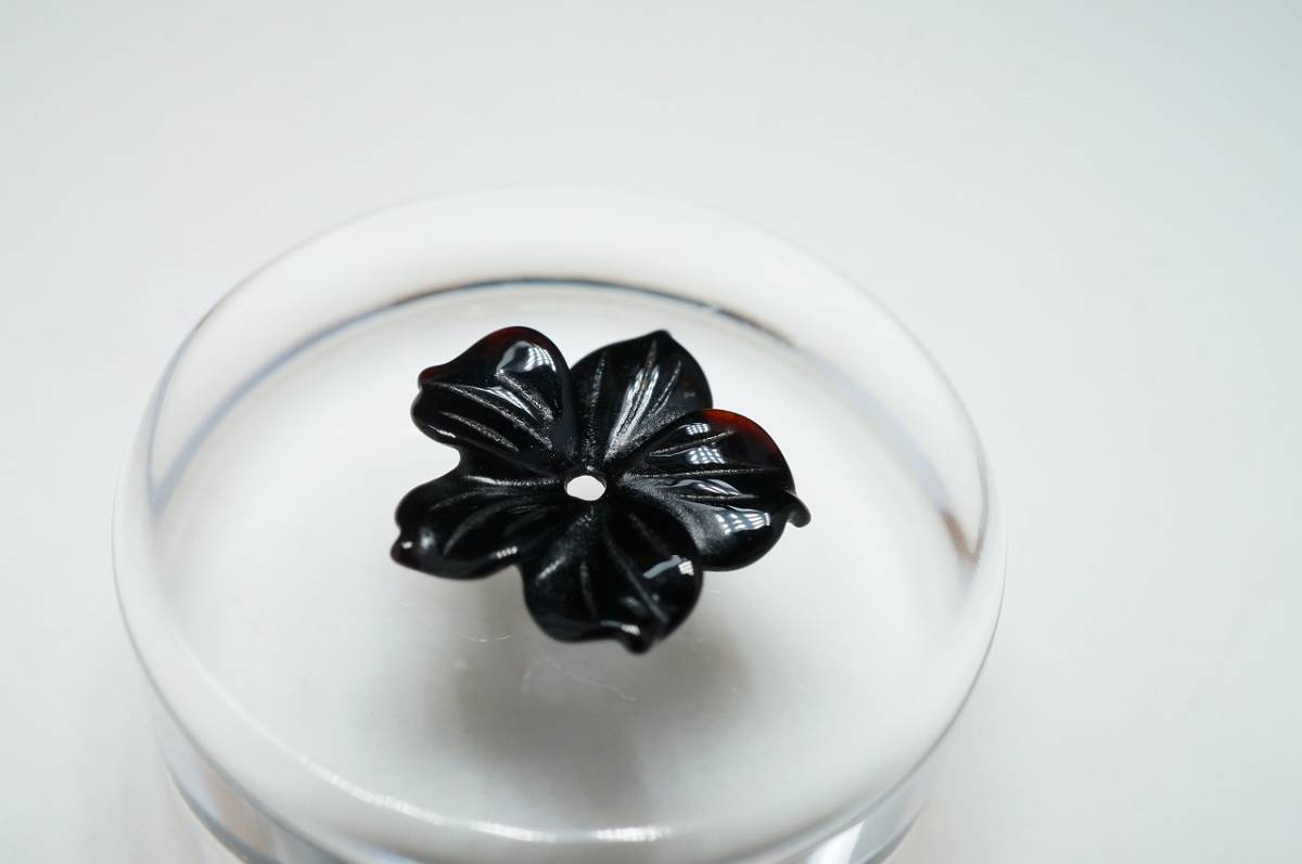 セール 一番安い 希少!35年前の原石を加工彫刻!極上天然オニキス「花」彫刻研磨 オニキス