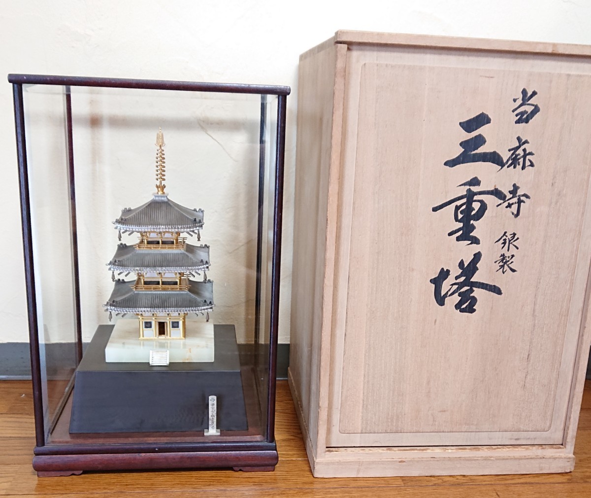 銀製/三重塔/尚美堂造 /古鏡作/【国宝 当麻寺東塔】 三重塔/共箱 銀製/三重塔/尚美堂造 /古鏡作/【国宝 当麻寺東塔】 三重塔/共箱