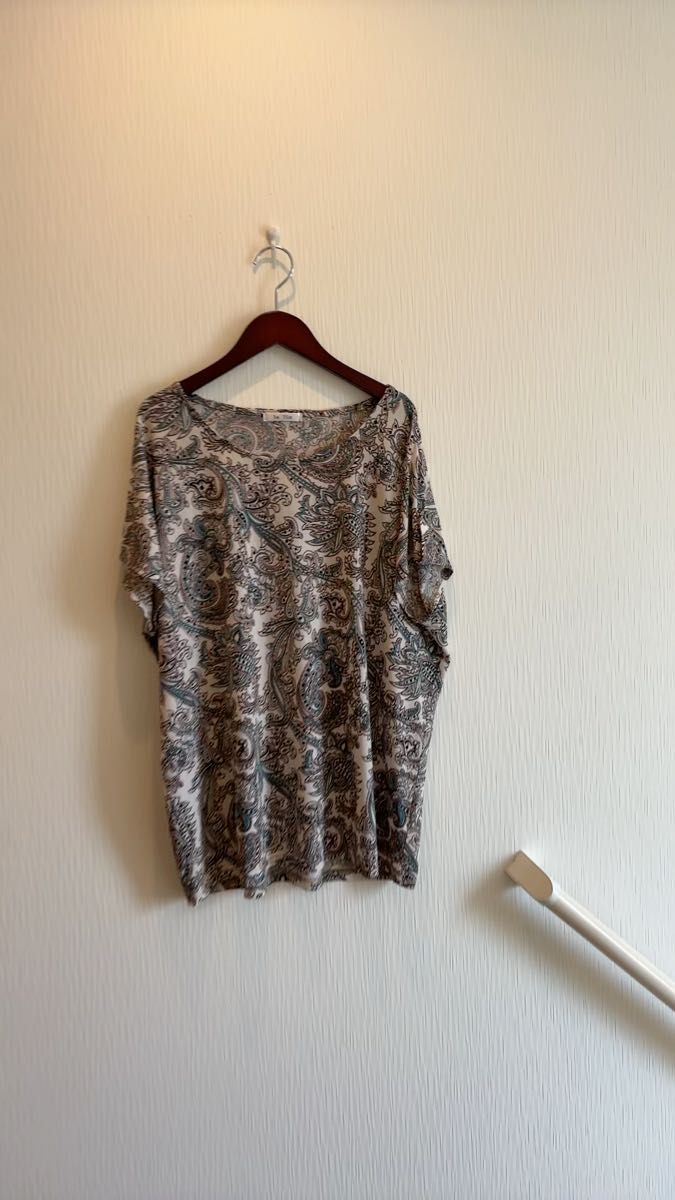 (美品) le lisペイズリー柄カットソー*M〜L とろみ生地