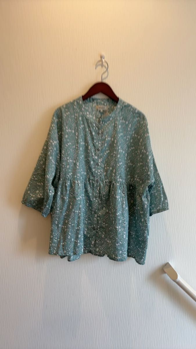 (新品)小花柄ブラウス*綿グリーン系LL バンドカラー