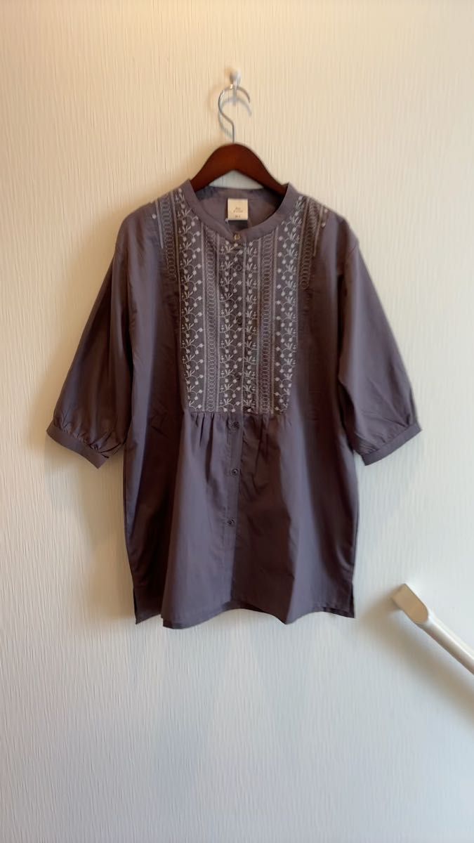 (新品)刺繍ブラウス*チャコルグレー 五分袖 M〜L