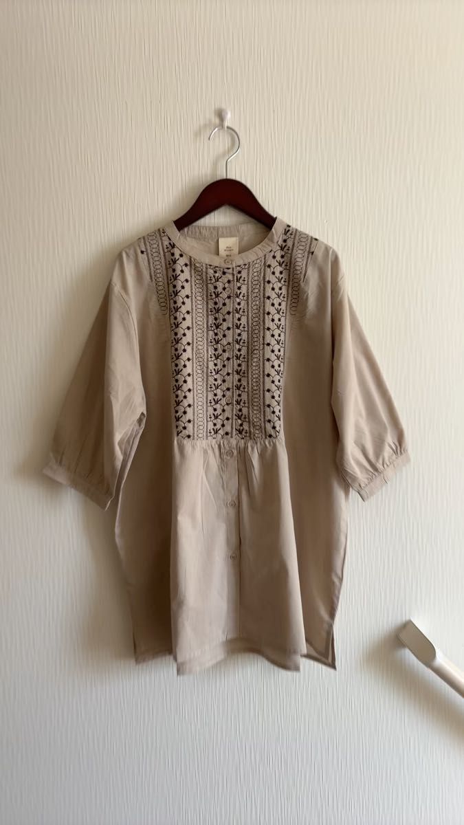 (新品)刺繍ブラウス*アイボリー 五分袖 M〜L